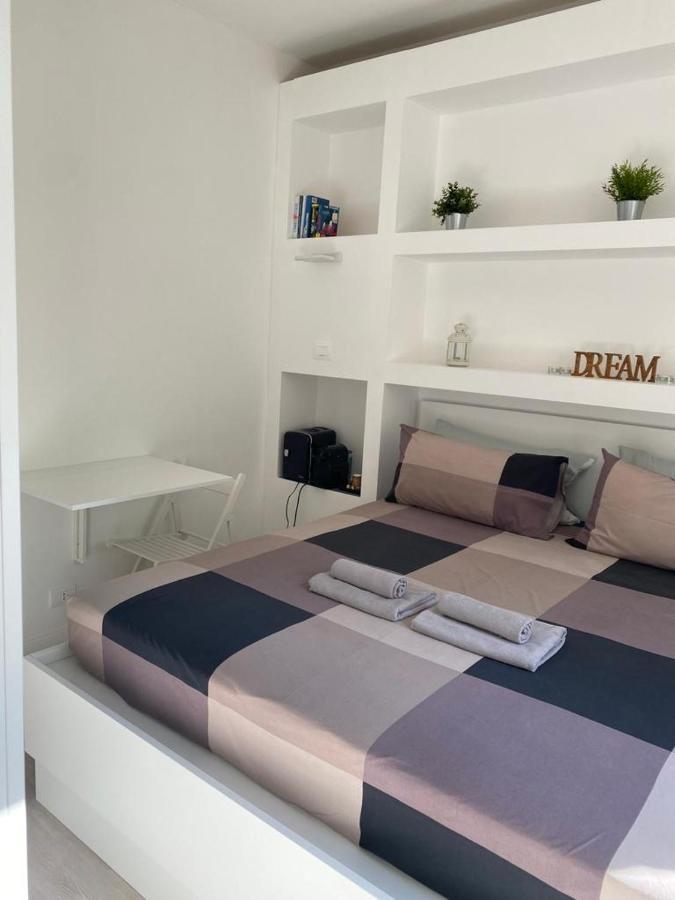 Bed&Breakfast Bbqueen Sandonato Policlinico Bed & Breakfast ซานโดนาโต มีลาเนเซ ภายนอก รูปภาพ